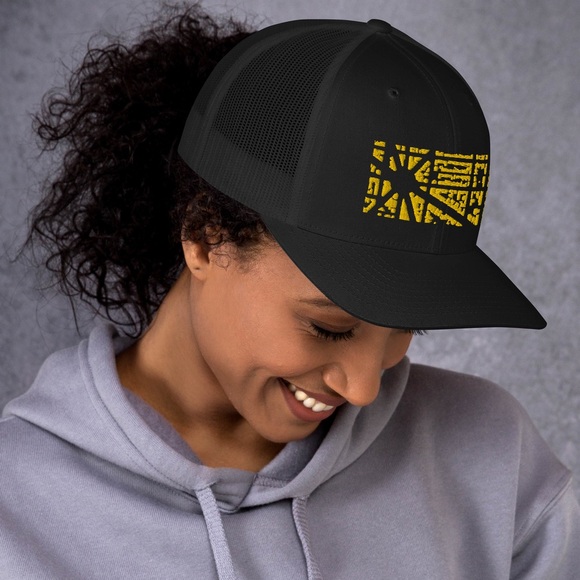 Black and Gold Hat with Bold Design “L’Eixample” main image 16